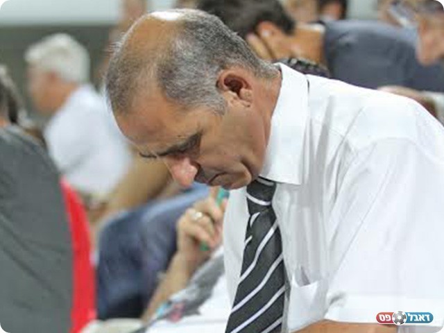 מעניין מה הוא רשם במחברת? ניסן מורד (קובי רוזן)